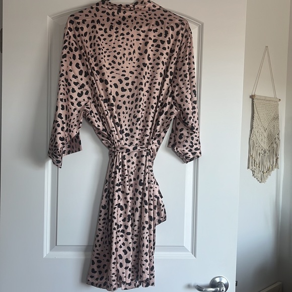 Leopard Robe - Picture 2 of 5